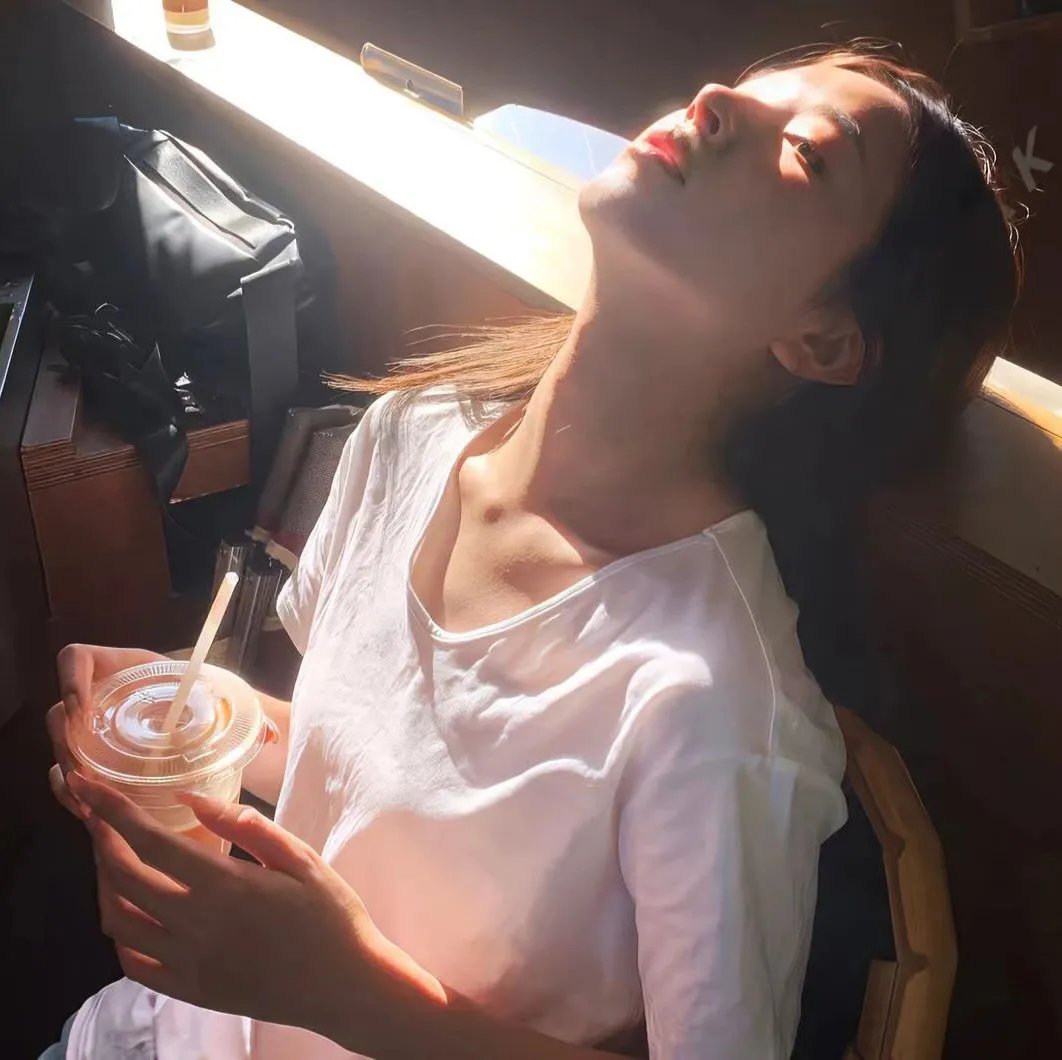 走出大墙的人海报